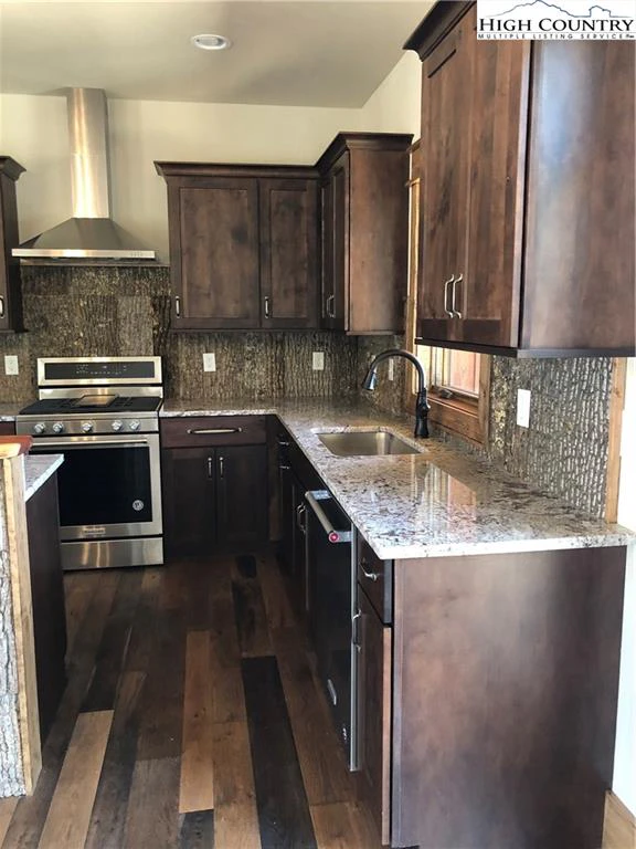 Image number 2 for the current listing