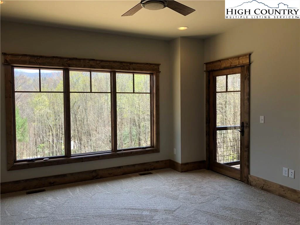 Image number 11 for the current listing