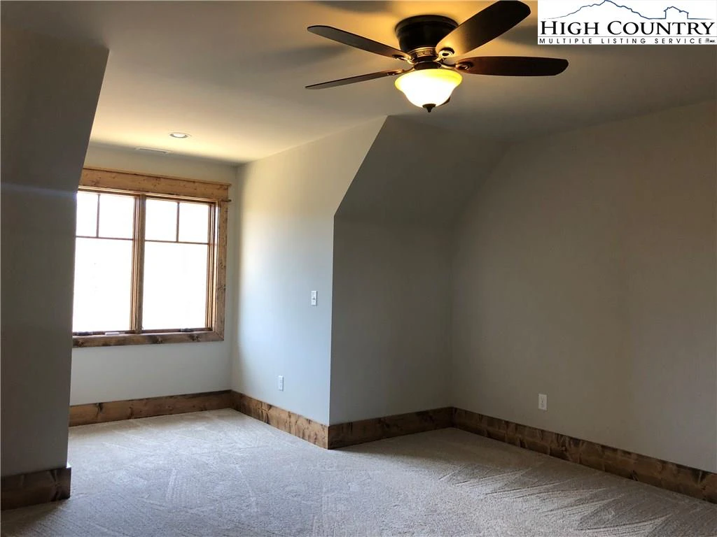 Image number 7 for the current listing