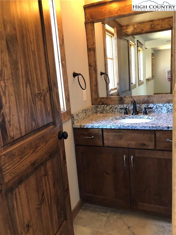 Image number 5 for the current listing