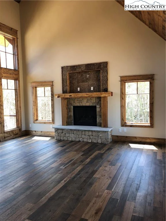Image number 22 for the current listing