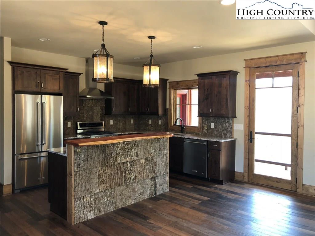 Image number 19 for the current listing