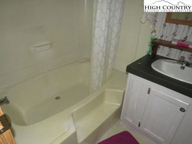 Image number 13 for the current listing
