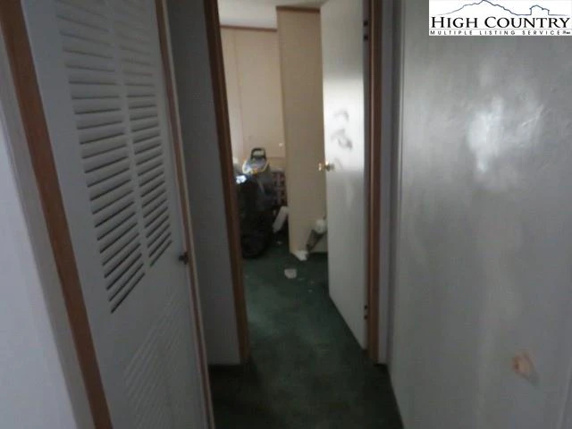 Image number 4 for the current listing