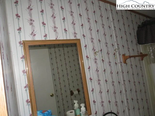 Image number 3 for the current listing