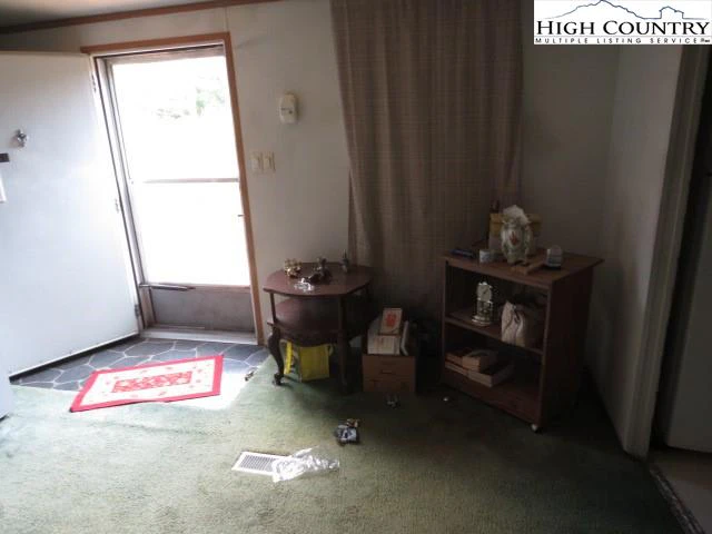 Image number 17 for the current listing