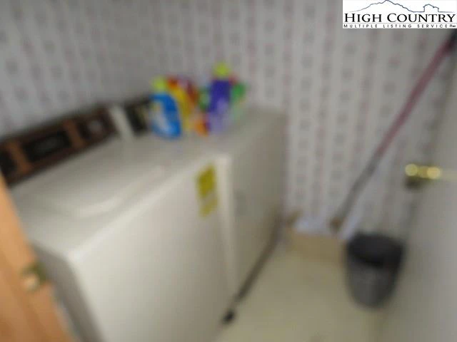 Image number 14 for the current listing
