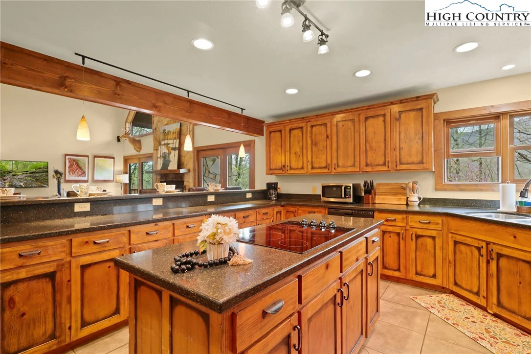 Image number 1 for the current listing