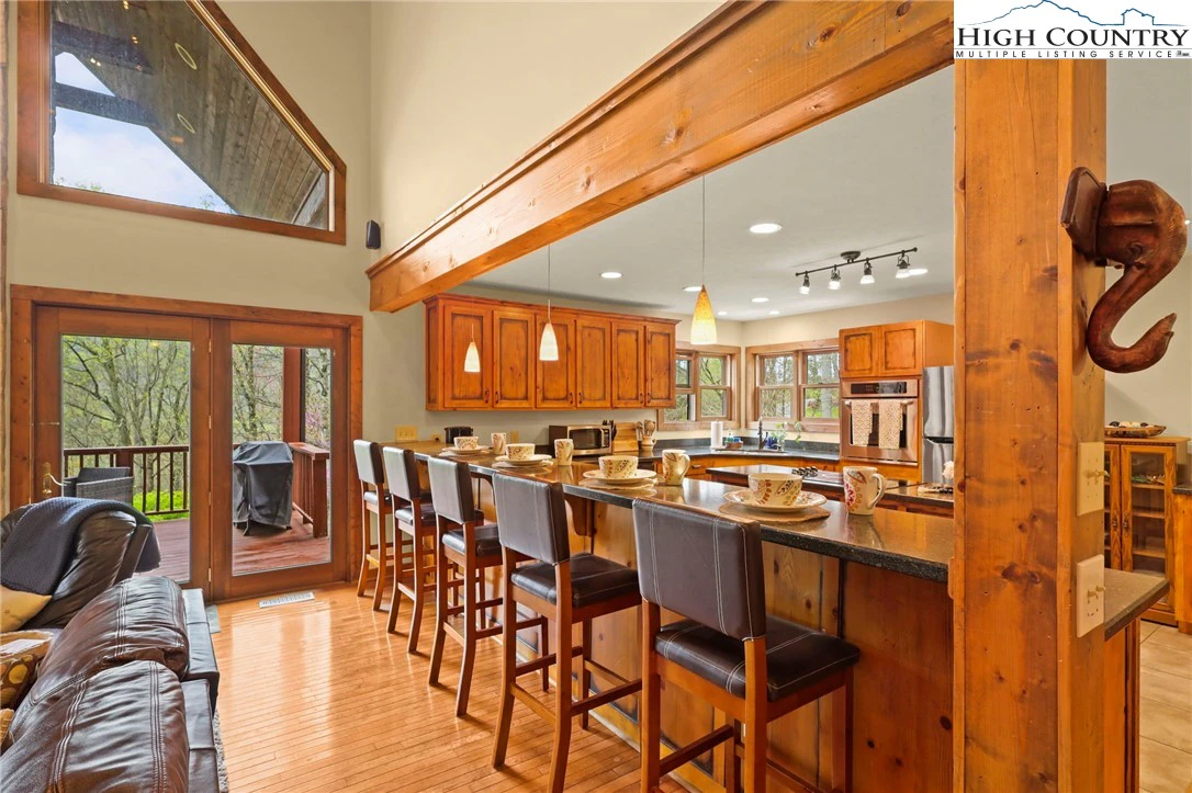 Image number 14 for the current listing
