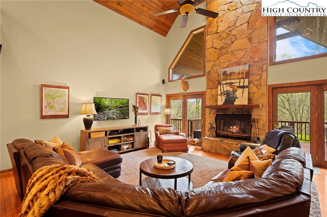 Image number 12 for the current listing
