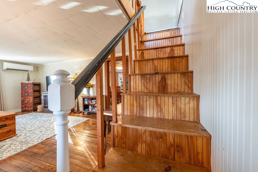 Image number 6 for the current listing