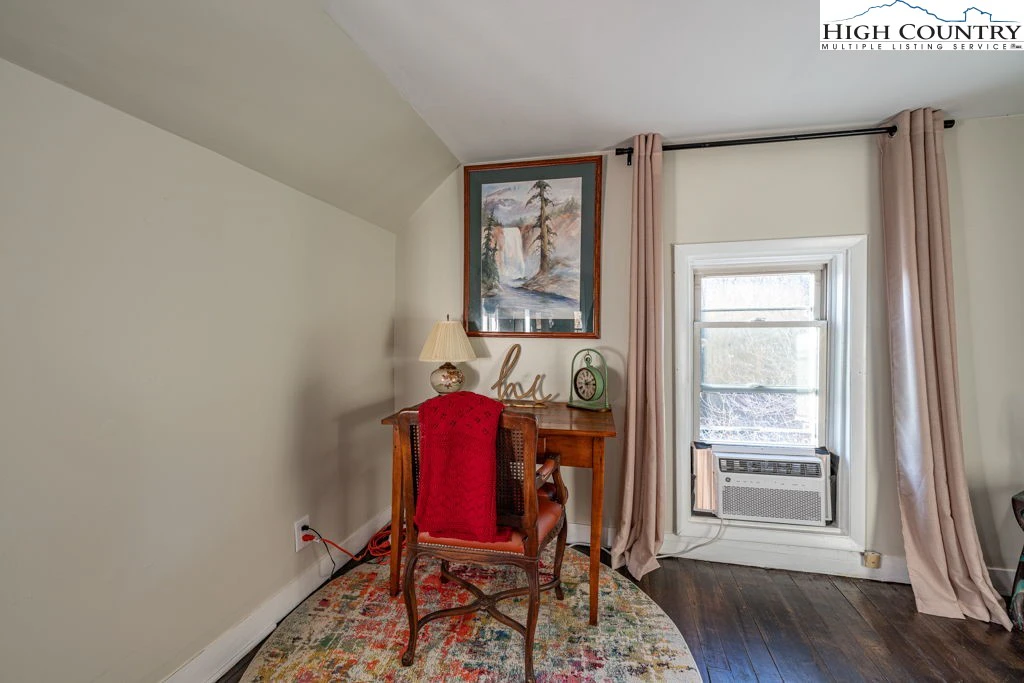 Image number 8 for the current listing