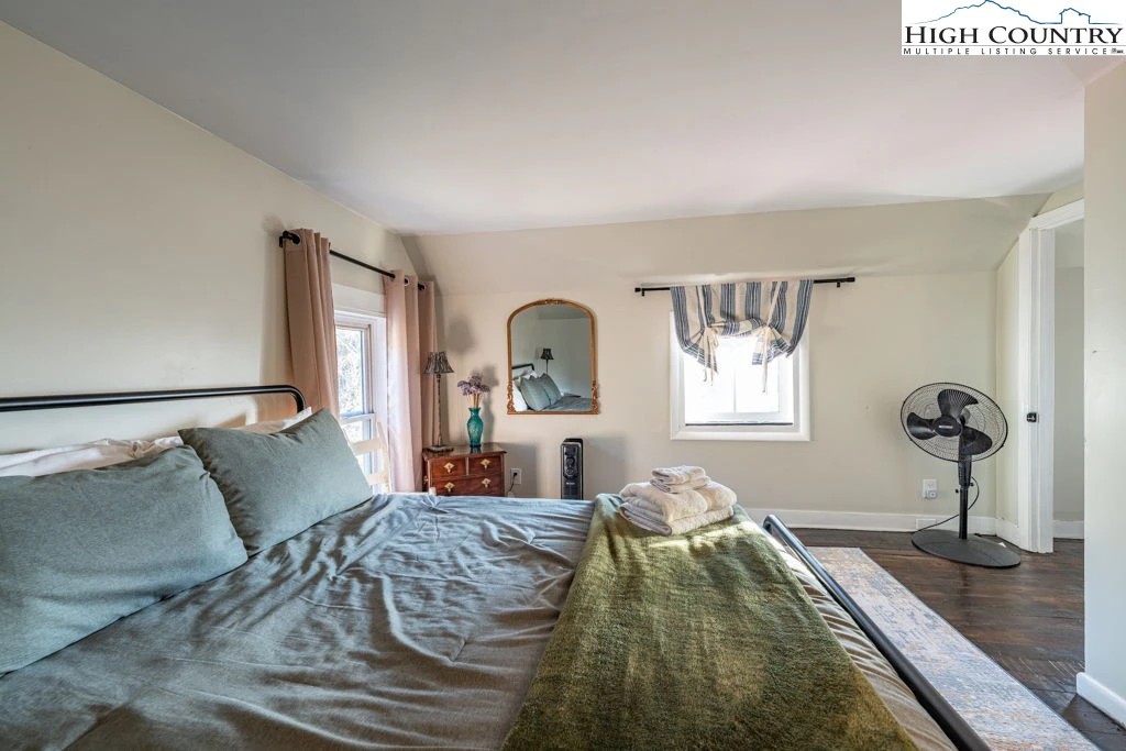 Image number 10 for the current listing