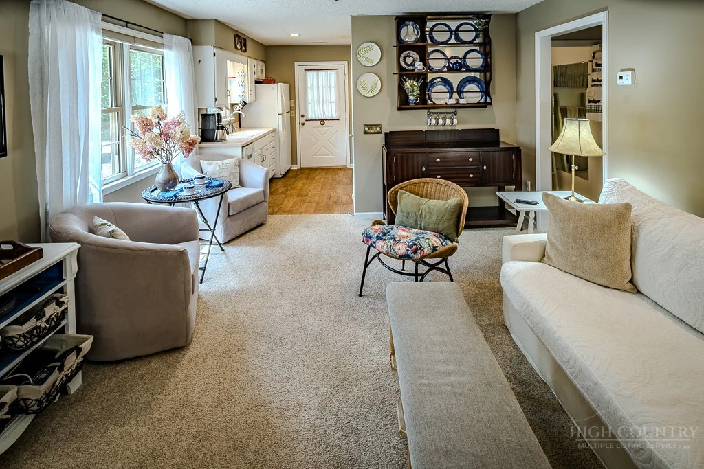 Image number 21 for the current listing
