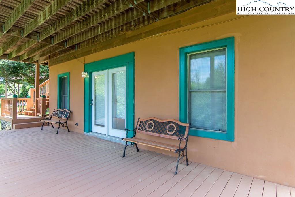 Image number 4 for the current listing
