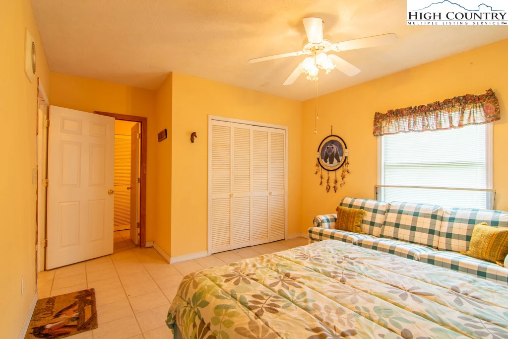 Image number 9 for the current listing