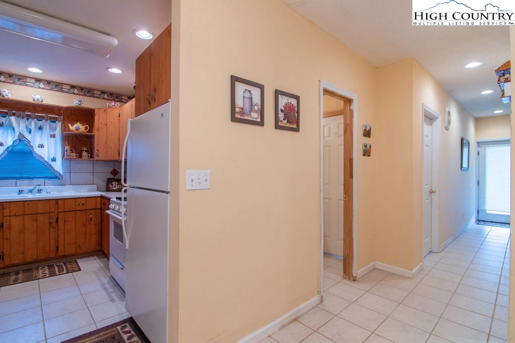 Image number 18 for the current listing