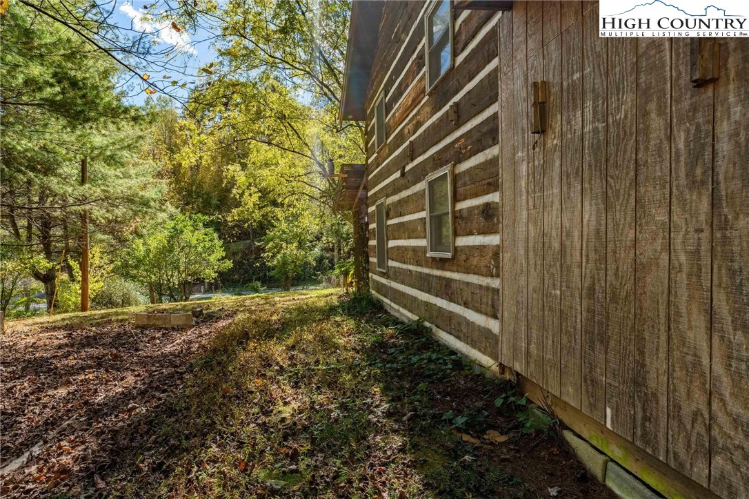 Image number 17 for the current listing