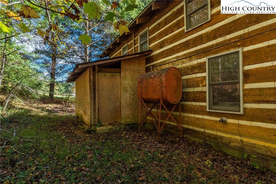 Image number 20 for the current listing