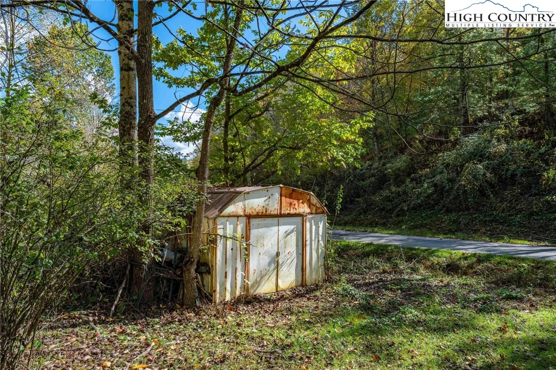 Image number 21 for the current listing