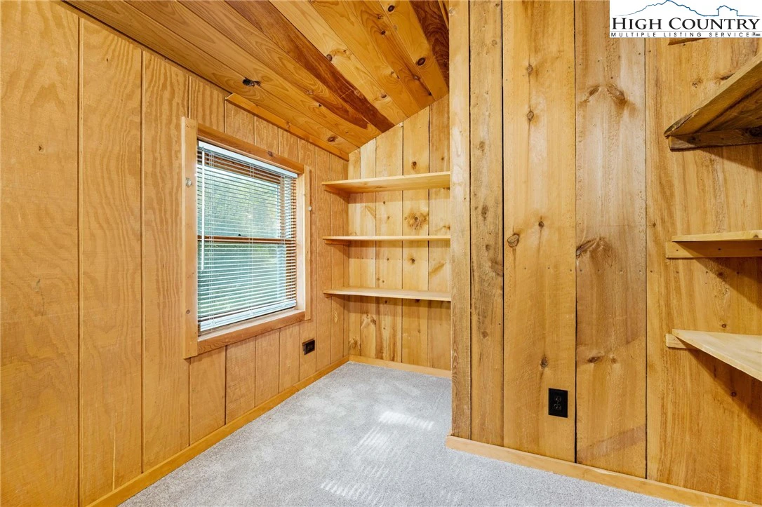 Image number 14 for the current listing