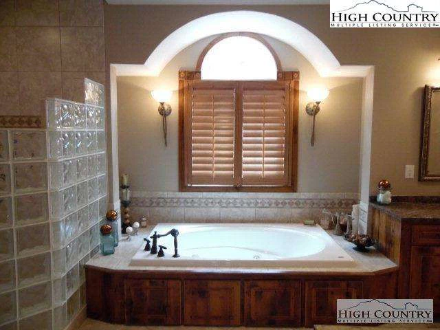 Image number 21 for the current listing