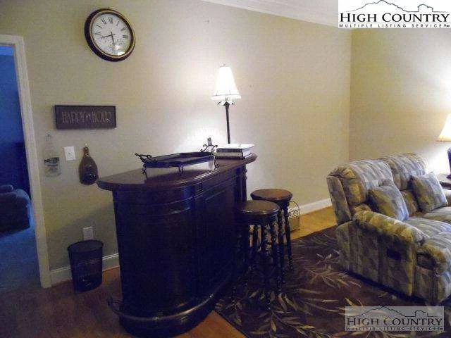 Image number 4 for the current listing