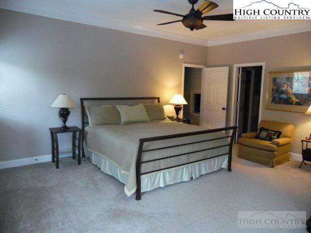 Image number 5 for the current listing