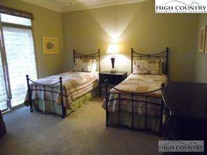 Image number 7 for the current listing