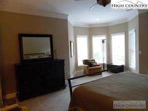 Image number 9 for the current listing
