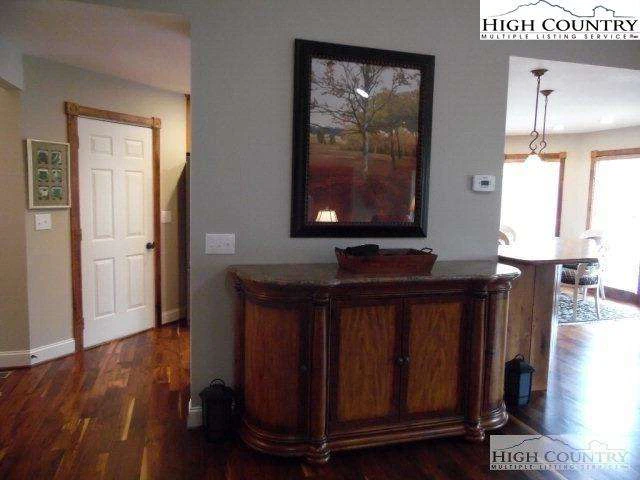 Image number 27 for the current listing