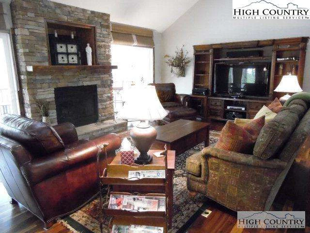 Image number 26 for the current listing