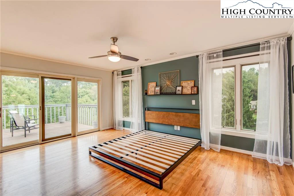 Image number 3 for the current listing