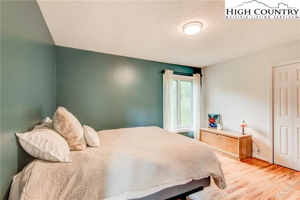 Image number 7 for the current listing