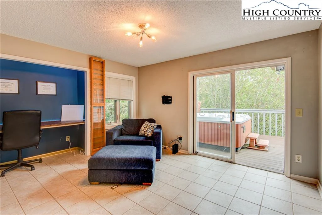 Image number 10 for the current listing