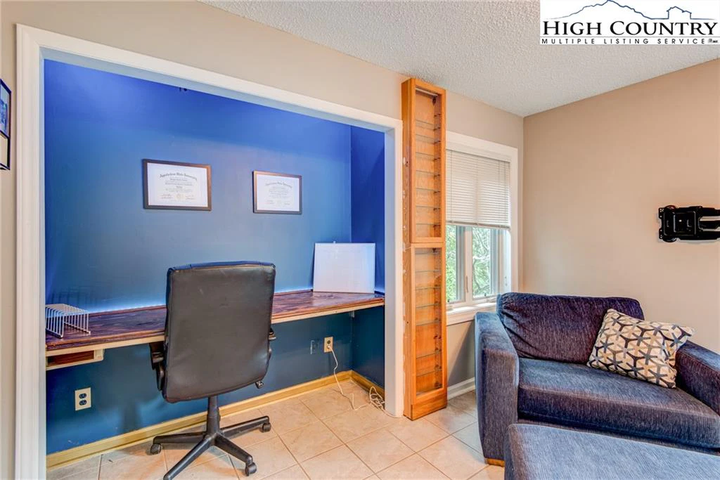 Image number 2 for the current listing
