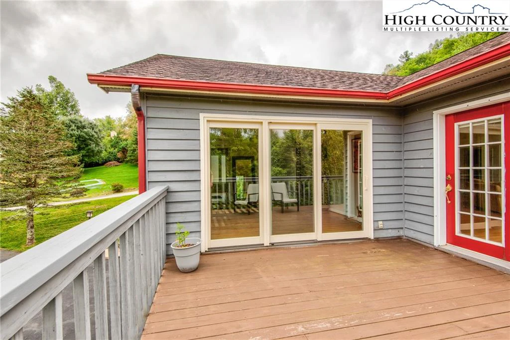 Image number 17 for the current listing