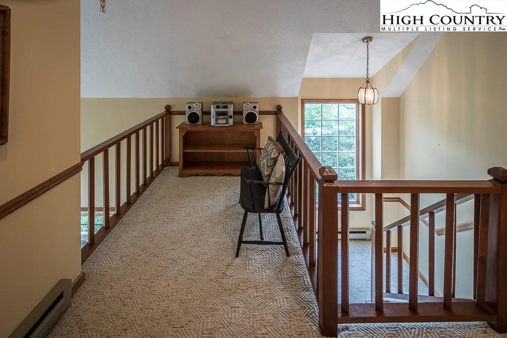 Image number 4 for the current listing