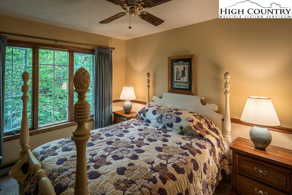 Image number 5 for the current listing