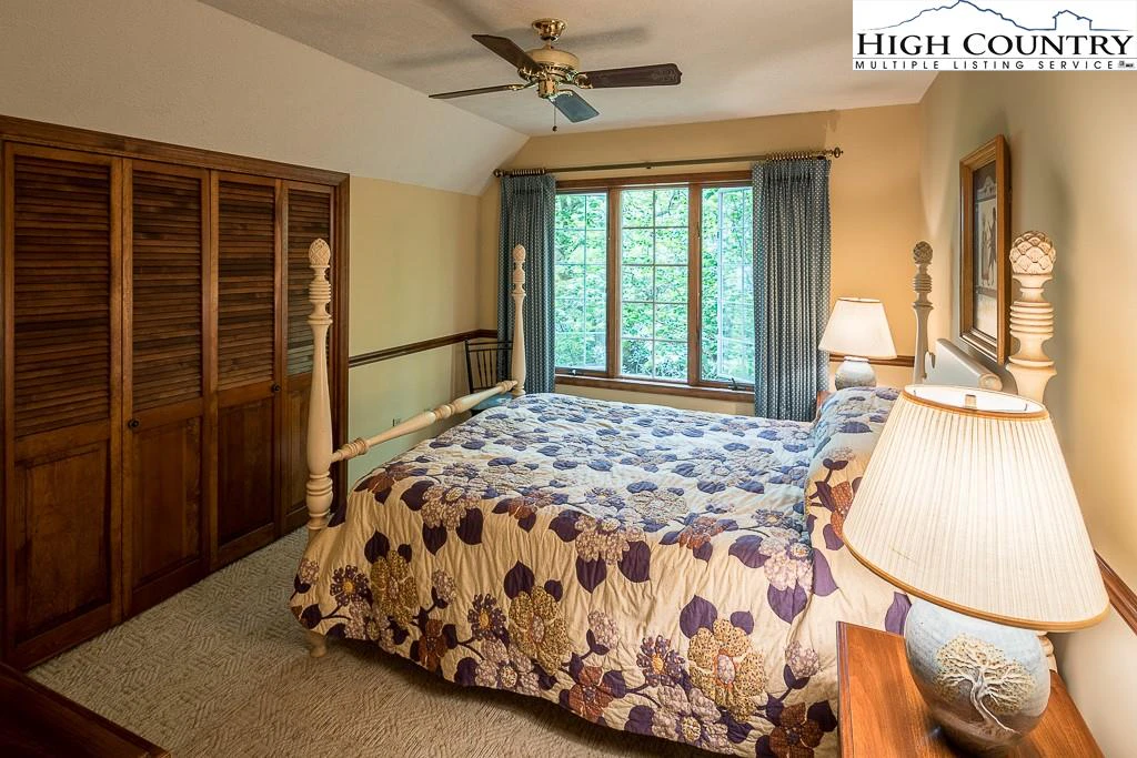 Image number 6 for the current listing