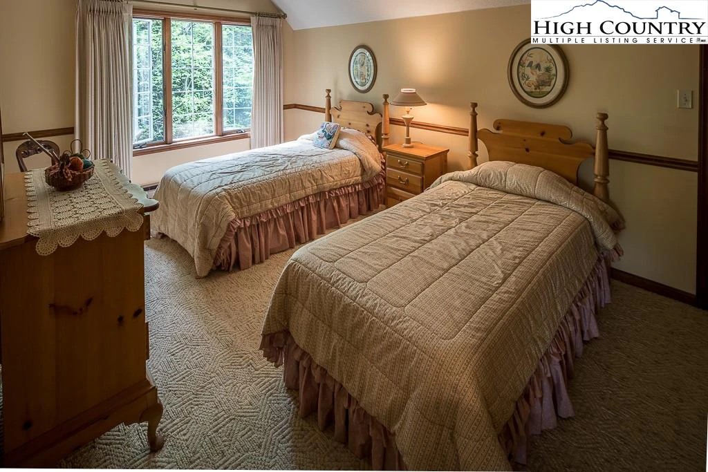 Image number 7 for the current listing