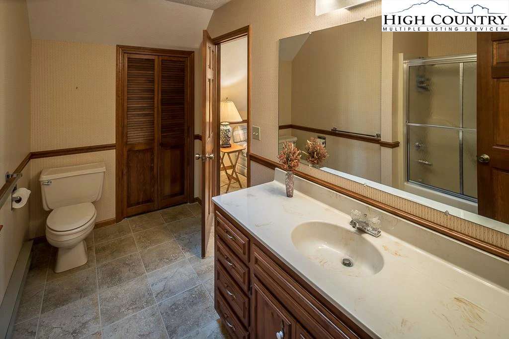 Image number 2 for the current listing