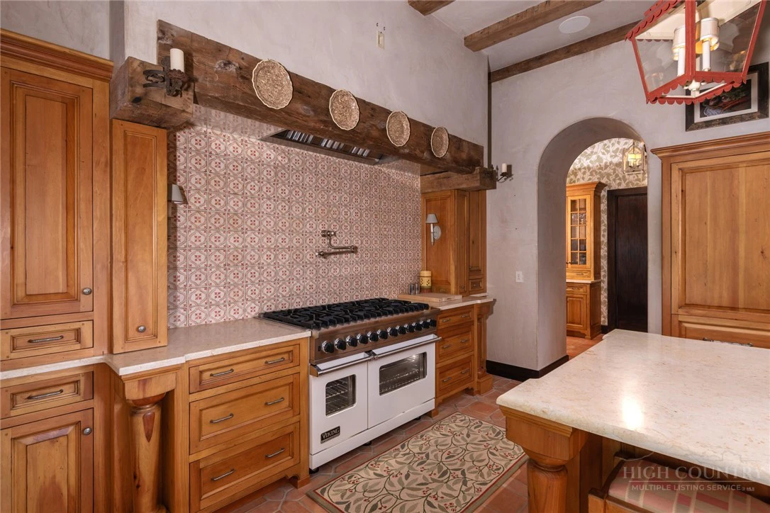 Image number 14 for the current listing