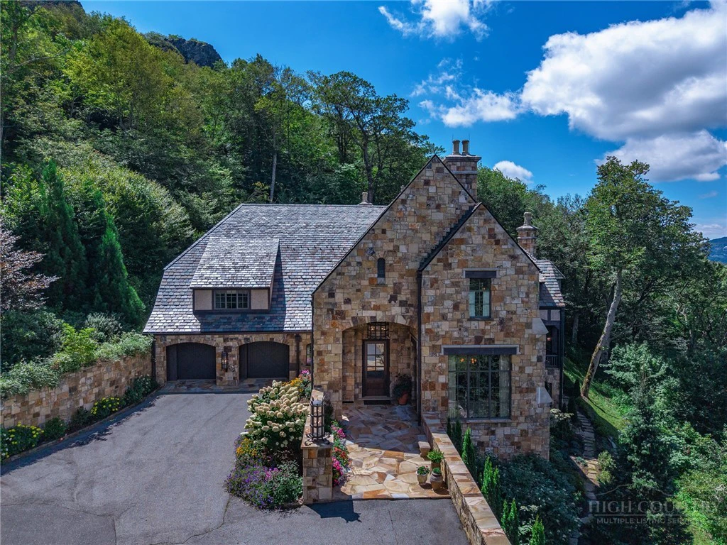 Image number 1 for the current listing