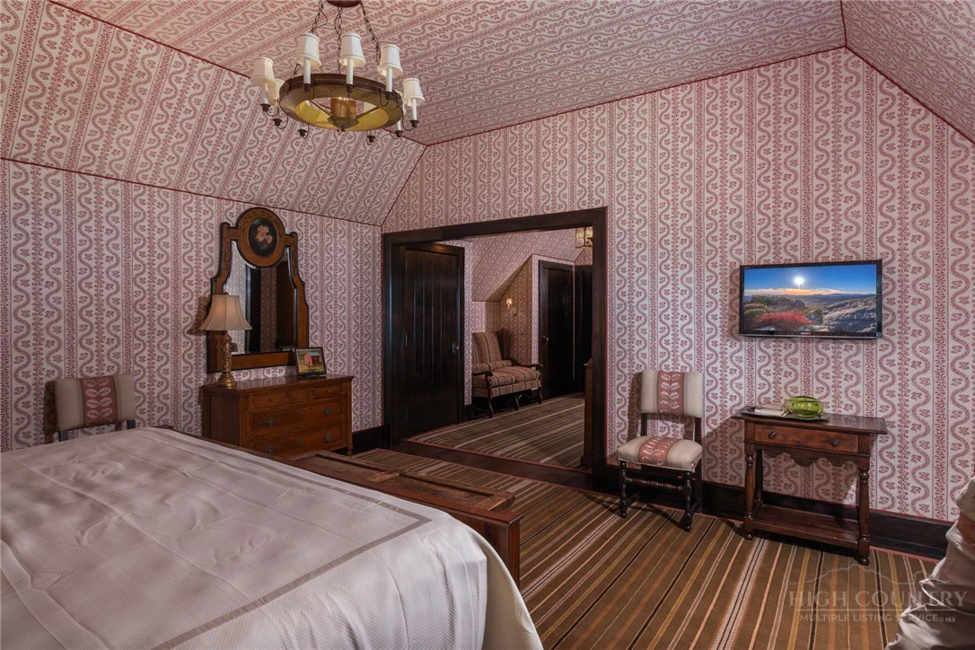 Image number 24 for the current listing