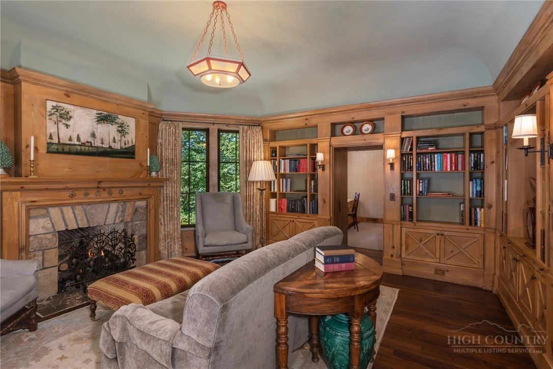 Image number 7 for the current listing
