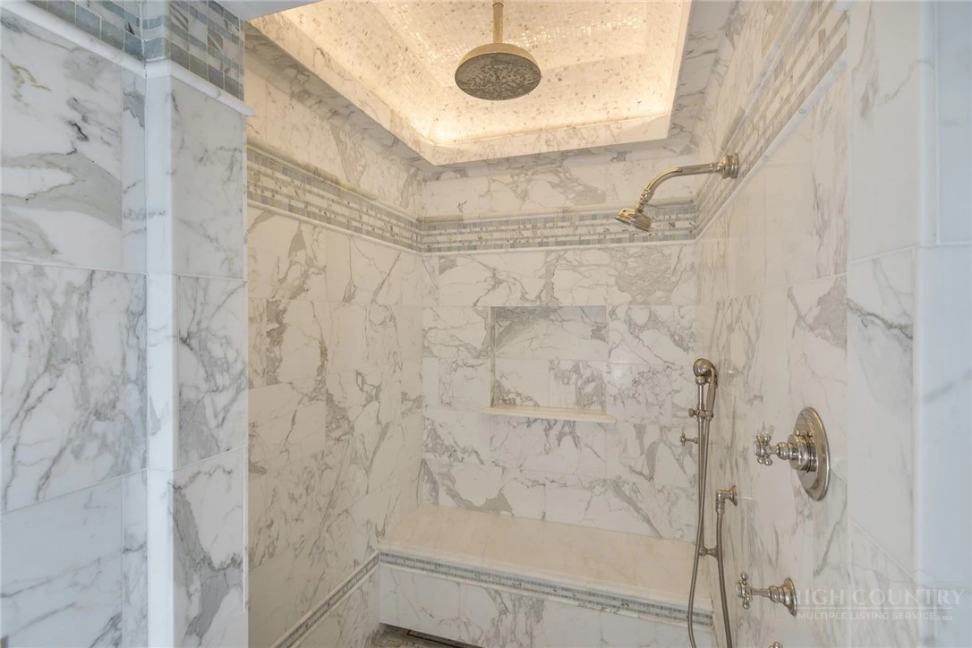 Image number 11 for the current listing