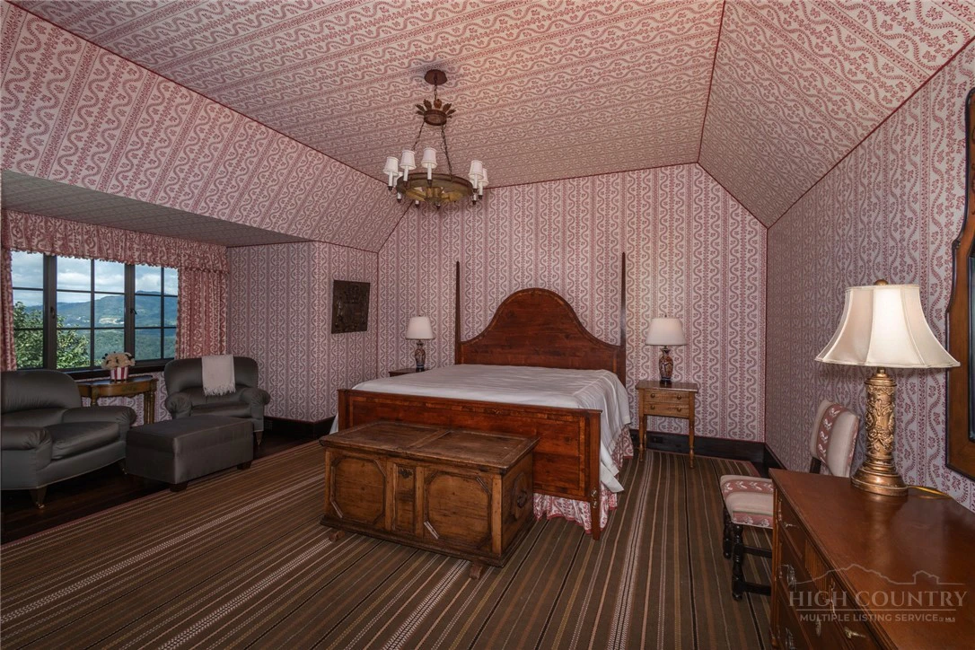 Image number 18 for the current listing
