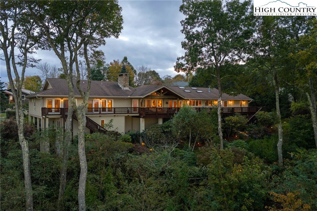 Image number 1 for the current listing