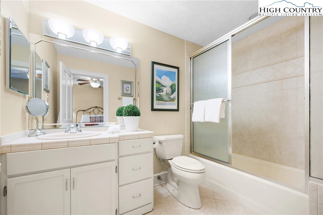 Image number 4 for the current listing